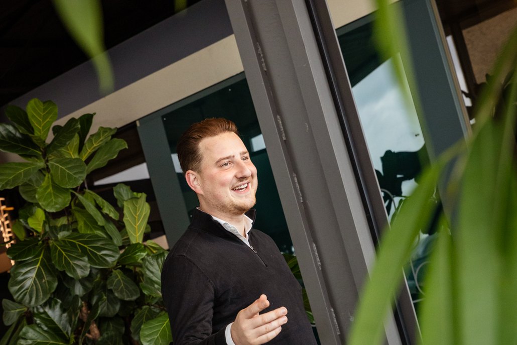 Johny Verheul talking at the office